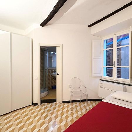 Marina Apartment, Unique, Authentic, Beachfront, 2 Aircondo Bdr , 2Bht, Easy To Train Or From Private Parking Вернацца Экстерьер фото