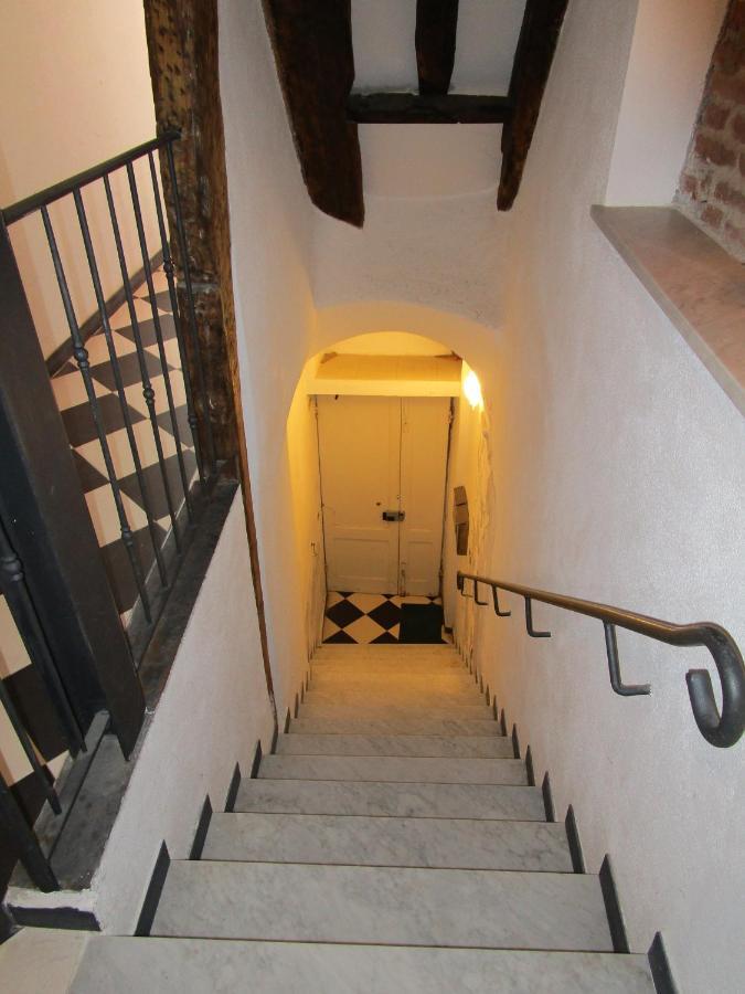 Marina Apartment, Unique, Authentic, Beachfront, 2 Aircondo Bdr , 2Bht, Easy To Train Or From Private Parking Вернацца Экстерьер фото