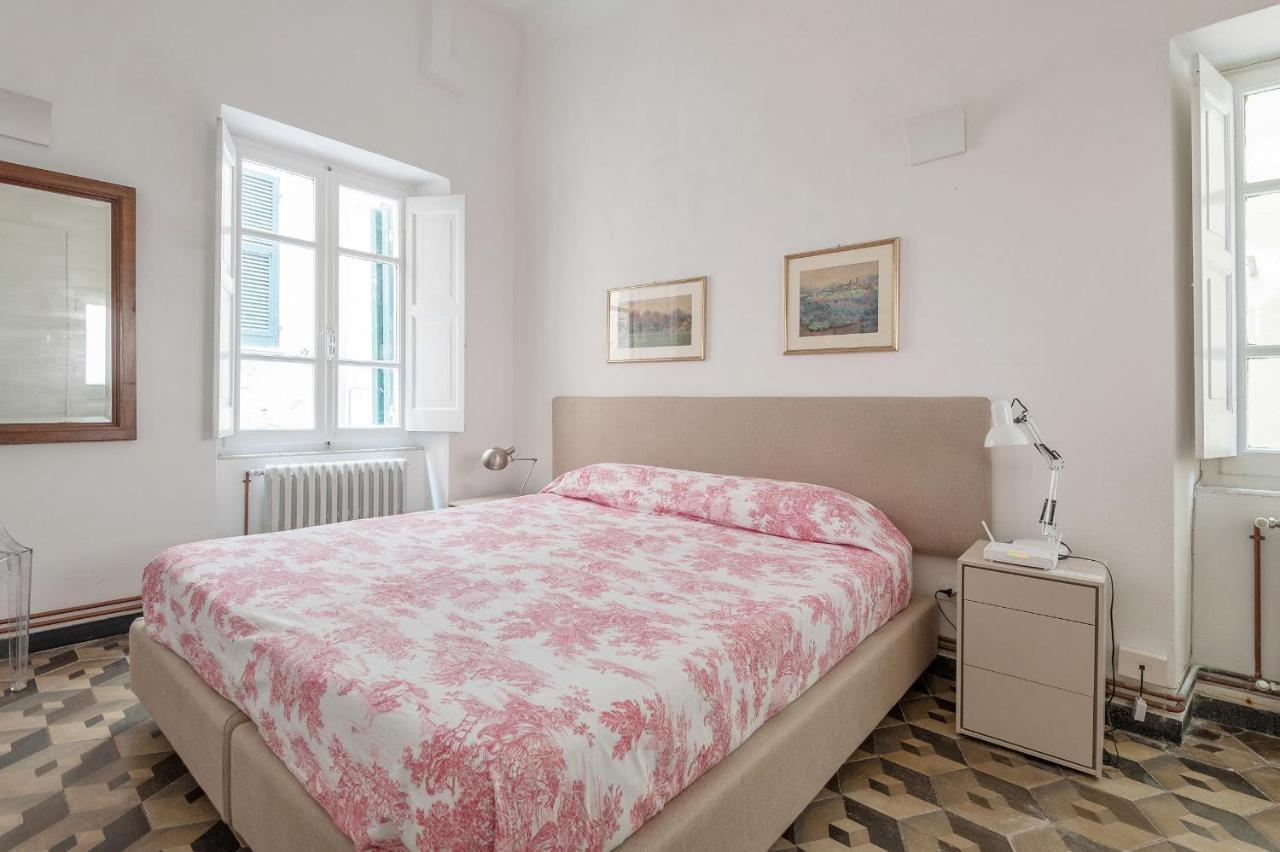 Marina Apartment, Unique, Authentic, Beachfront, 2 Aircondo Bdr , 2Bht, Easy To Train Or From Private Parking Вернацца Экстерьер фото