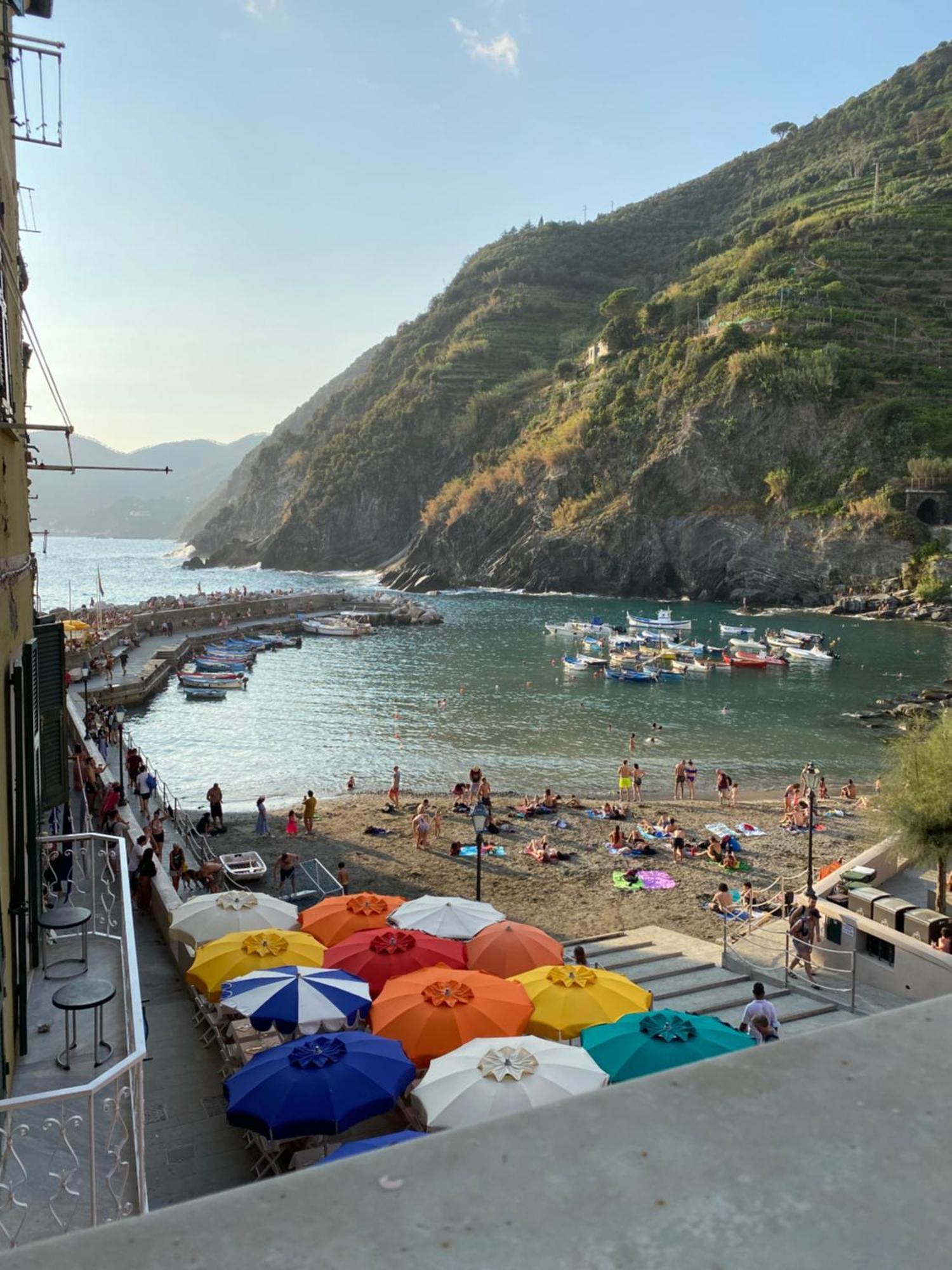Marina Apartment, Unique, Authentic, Beachfront, 2 Aircondo Bdr , 2Bht, Easy To Train Or From Private Parking Вернацца Экстерьер фото