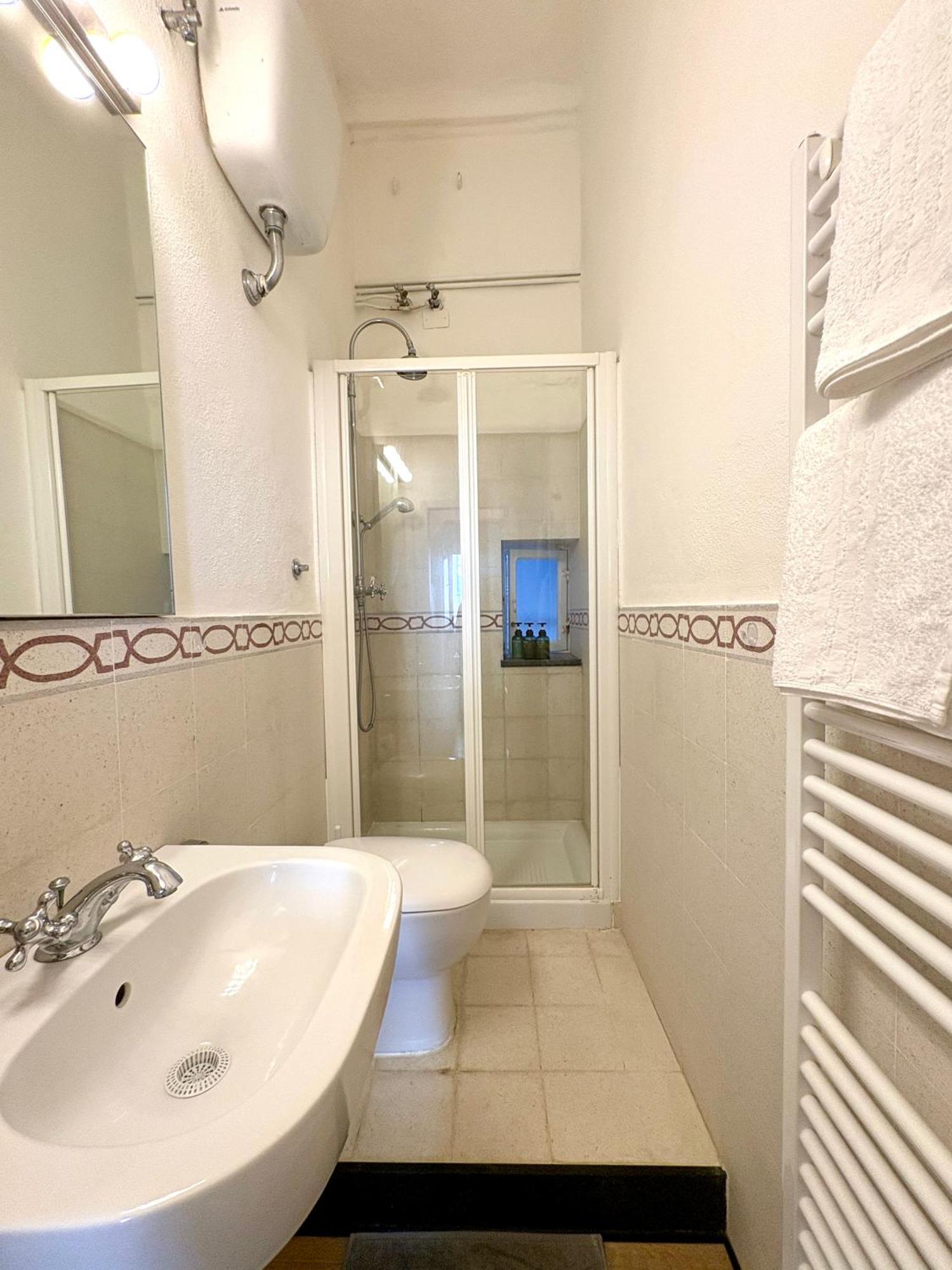 Marina Apartment, Unique, Authentic, Beachfront, 2 Aircondo Bdr , 2Bht, Easy To Train Or From Private Parking Вернацца Экстерьер фото