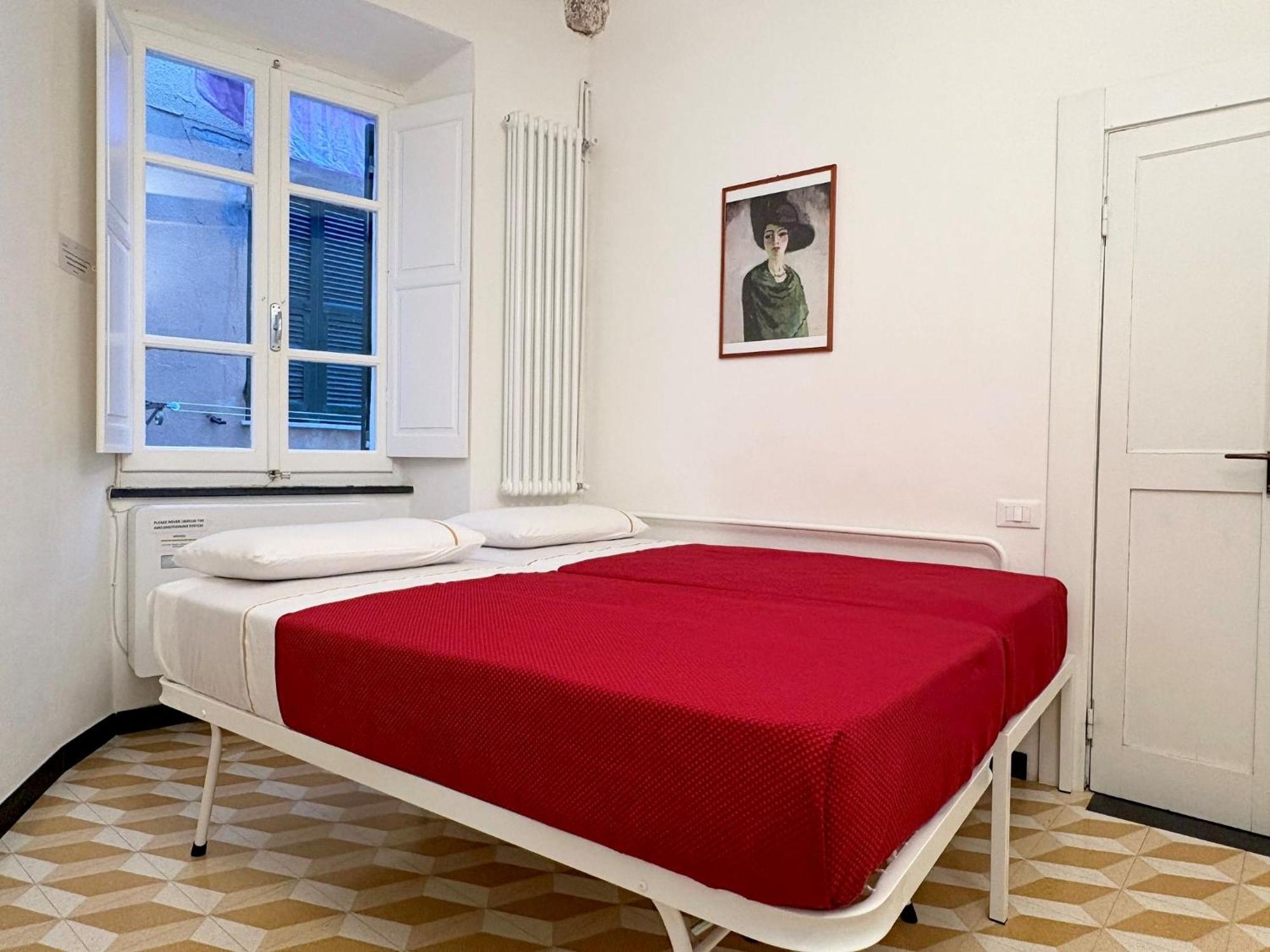 Marina Apartment, Unique, Authentic, Beachfront, 2 Aircondo Bdr , 2Bht, Easy To Train Or From Private Parking Вернацца Экстерьер фото